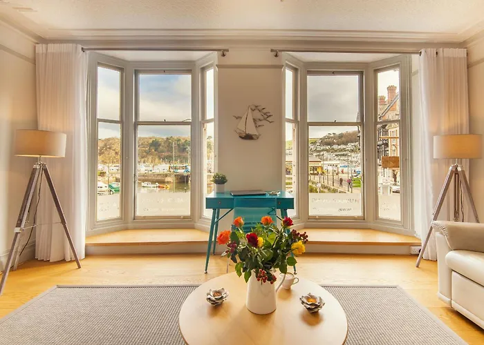 Harbour Living